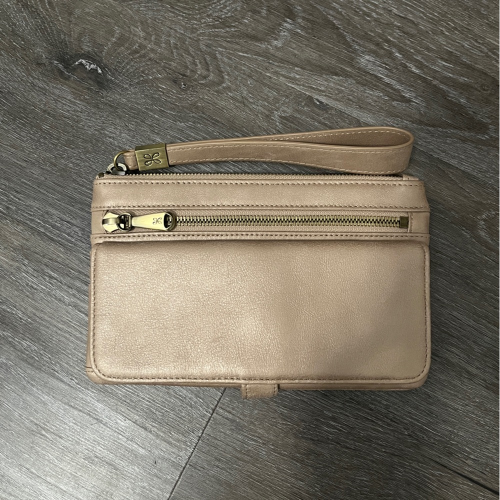 HOBO Roam Wristlet Leather